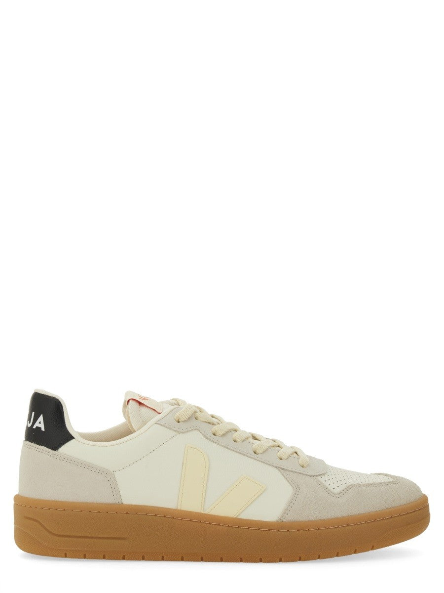 Veja SNEAKER "V-82"