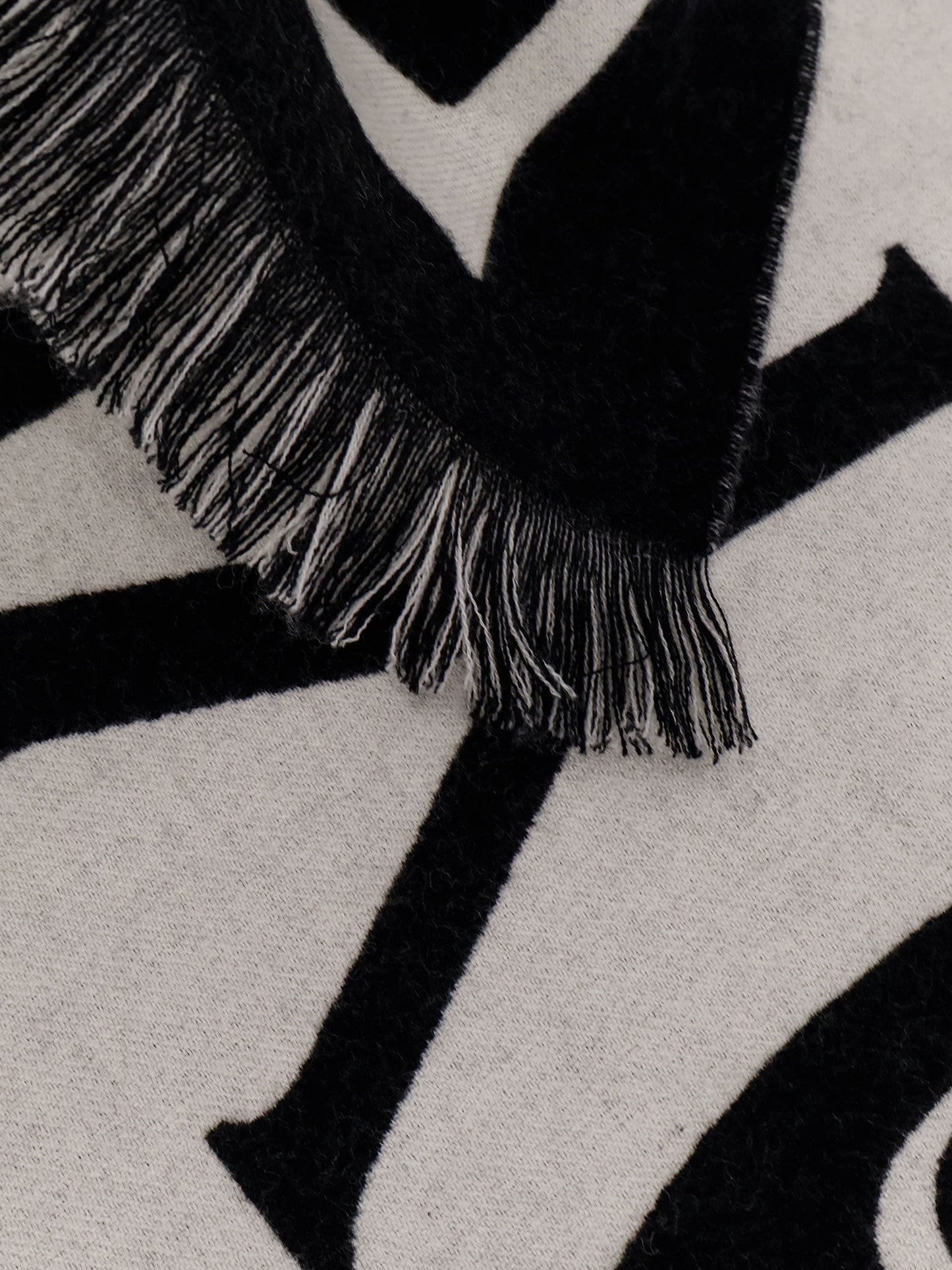 Burberry Wool scarf with lettering logo