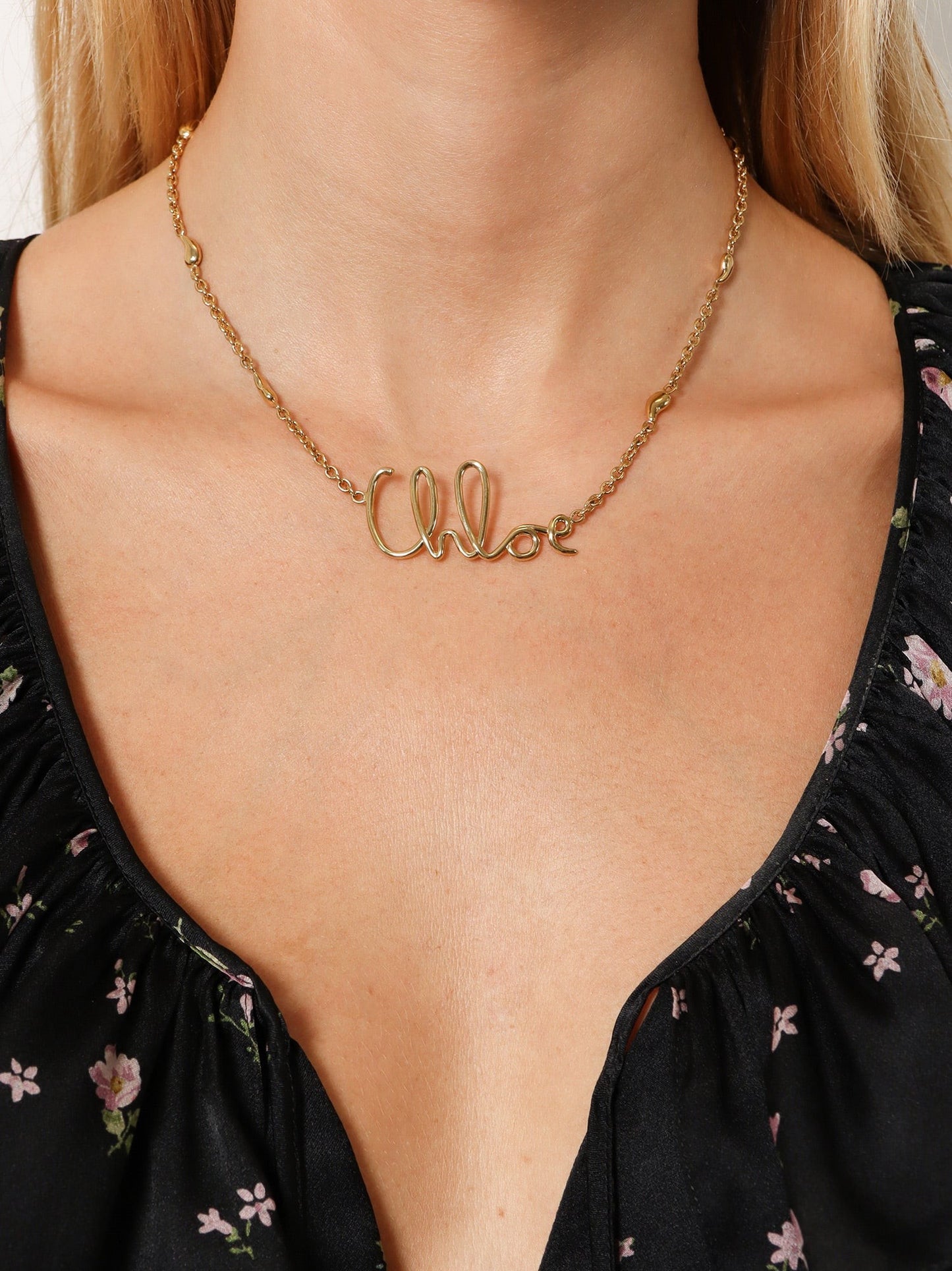 CHLOE' Brass necklace with lettering logo