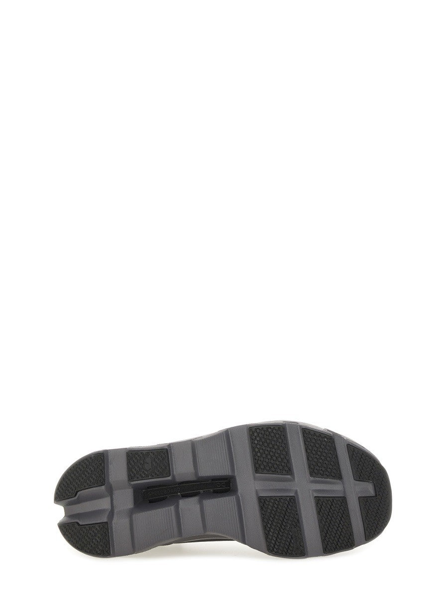 ON "CLOUDMONSTER" SNEAKER
