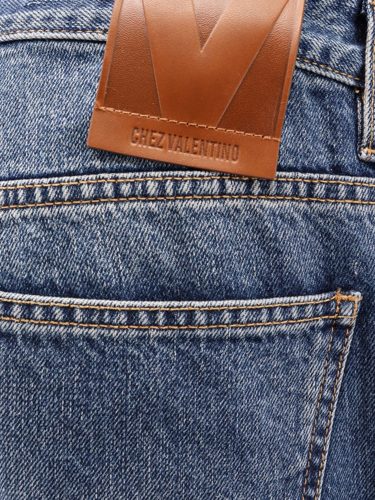 Valentino Jeans con chez valentino tag