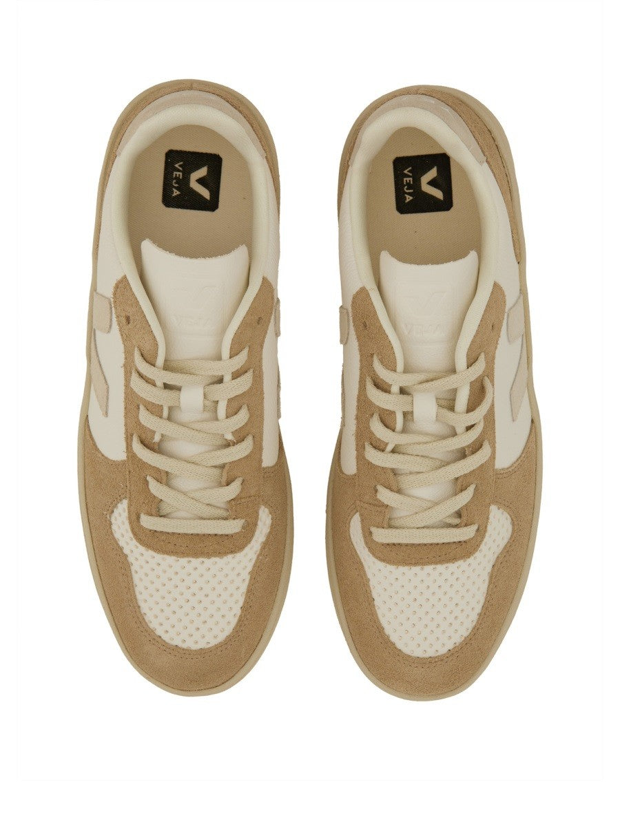 Veja SNEAKER "V-10"