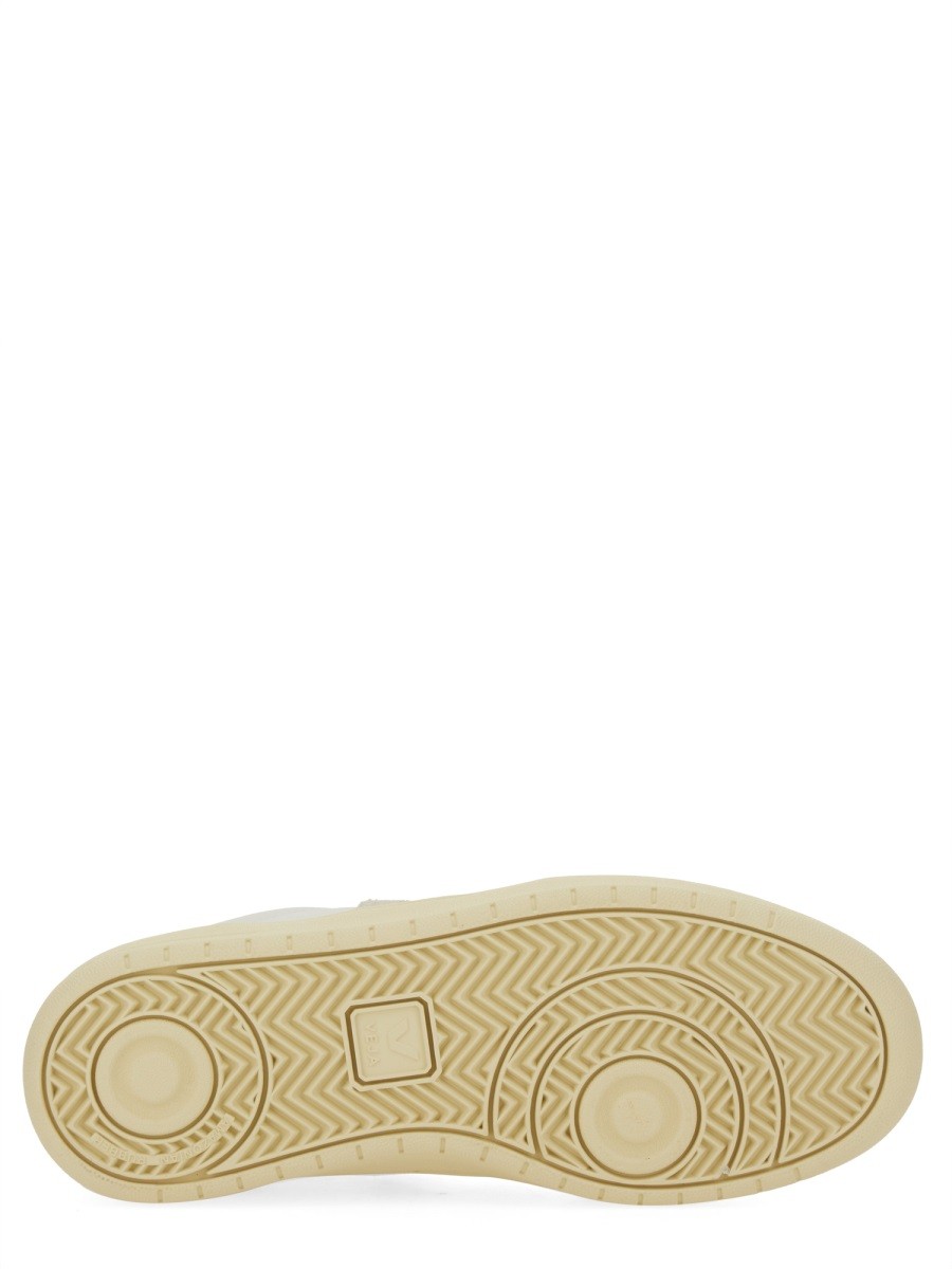 Veja SNEAKER "V-82"