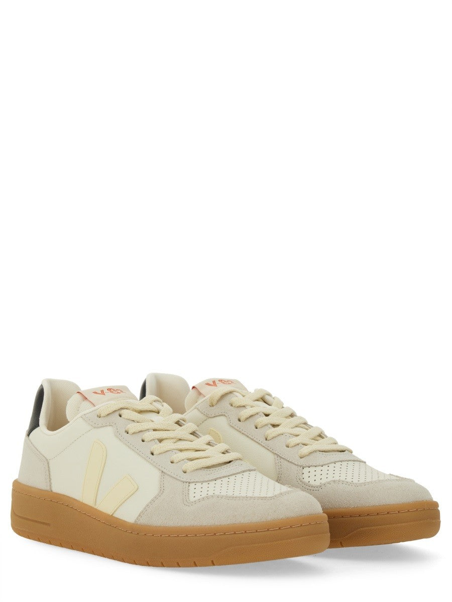 Veja SNEAKER "V-82"