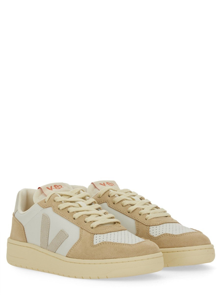 Veja SNEAKER "V-82"