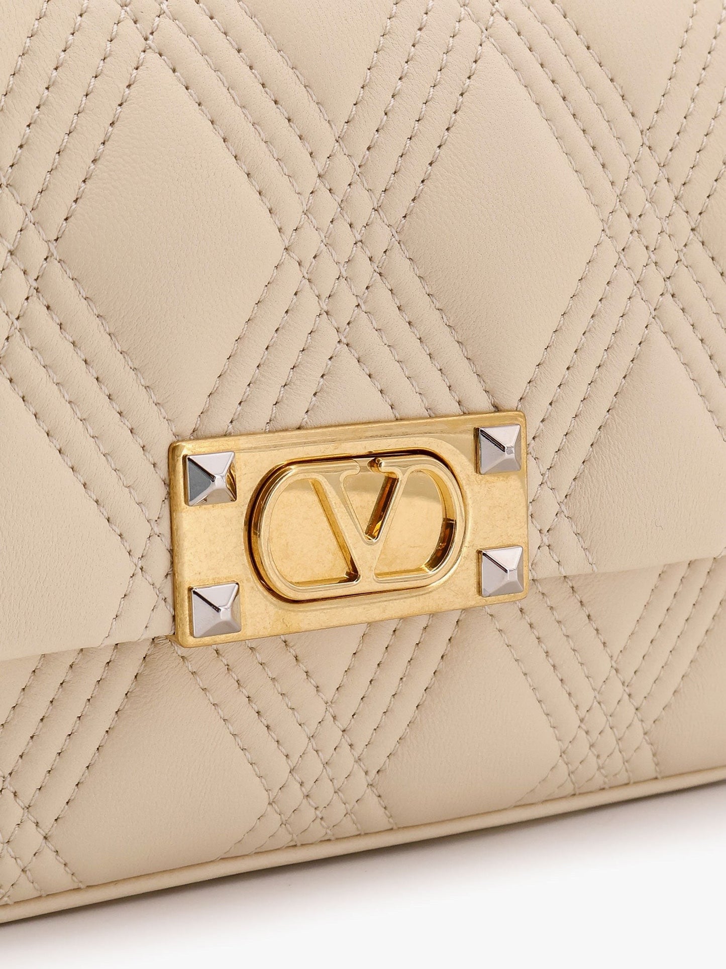Valentino Garavani Valentino garavani quiltie 67 leather medium shoulder bag with chain
